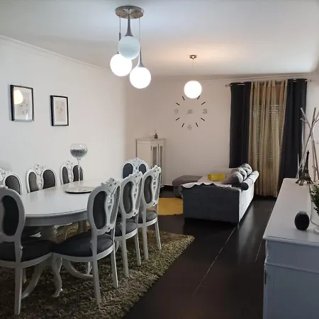 Casa Da Escola Holiday home *